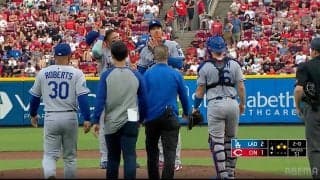 大きく外れたスイーパー…大谷翔平に「大丈夫ですか？」 スミスは即座にマウンドへ、放送席も騒然とした緊急降板直前の“異例事態”