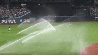 エスコンFでまさかの珍事　スプリンクラー誤作動で試合中断、ハプニングに場内騒然