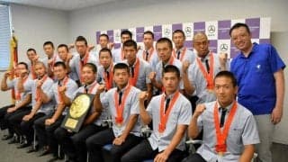 東大阪大柏原の選手、柏原市役所で甲子園での活躍を誓う