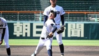 佐賀北が甲子園練習　「すごい空間」、土と芝の感触確かめる