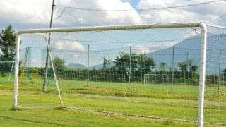 サッカーは素晴らしい｢世界のゴール珍百景｣21連発(3)VARに駆逐された｢追加副審｣、W杯予選で見た｢世界一のサッカー場｣、コンフェデ杯｢父と子のゴール｣