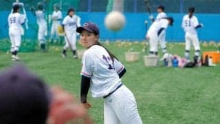 夏の甲子園始球式、女子投手は二刀流　「もっと野球を知ってほしい」
