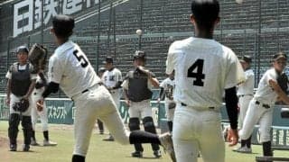 尽誠学園が甲子園練習　広瀬主将「憧れの場で投げられてうれしい」