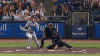 大谷翔平、バット真っ二つで“爆音”衝撃ヒットに観客も「お口あんぐり」リアクション…ボテボテゴロがまさかの結果に