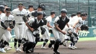 松商学園が甲子園練習、「聖地」の感触に「テンション上がった」