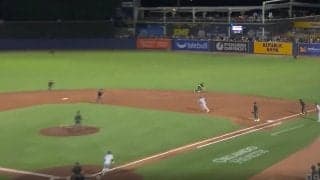 球場騒然！大谷翔平、右手一本で“想定外の打球”「スゴすぎる」相手野手のグラブを弾き飛ばす一撃「片手なのに速いw」