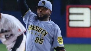 懐疑論を吹き飛ばす「ドリスの7球」　藤川阪神に舞い戻った37歳助っ人の頼もしい“即戦力化”「経験値がかなり上がった」