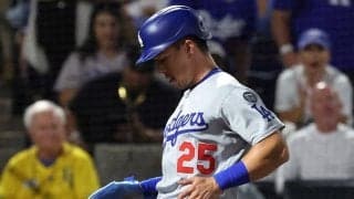 ドジャースにアクシデント発生　エドマンが緊急交代…ベース踏んだ際に苦悶、不安の右足首か