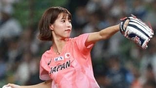 豪快足上げ→暴投に“あちゃー”　美人女子アナが始球式…SNS虜「とっても可愛い」