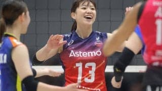 24歳人気女子バレー選手が「なんかデートしているみたい」笑顔の寝そべりショットに「可愛すぎる」　明日“重大発表”の告知も