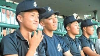 弘前学院聖愛が開会式リハーサルに　控えの選手ら、スタンドで見守る