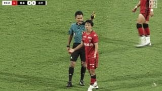 J2の“遅延行為レッドカード”が物議！「余計なプレー」「あの速度でキャンセルは無理」熊本FWの“46秒退場”でSNS論争
