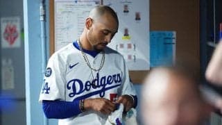 不振のベッツ、試合後15分で帰宅　下を向き球場を後に…本拠地ファンが大声援も4-0