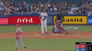 球場騒然！大谷翔平もビックリ… 爆速弾丸ライナーで“まさかの光景”「危険すぎ」強烈な打球が警備員に直撃する“衝撃アクシデント”「大丈夫か…」
