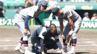 仙台育英、途中交代の捕手は「熱中症の疑い」　午前8時で気温31度超…足が攣る選手も