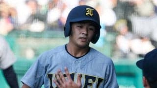 名将が「野球がうまい」と絶賛するスーパー1年生がスクイズを決める鮮烈デビュー！華麗な守備も披露【夏の甲子園】