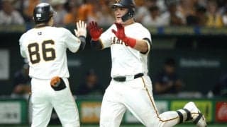 巨人26歳内野手の打席は「マジか…」メジャーばりの逆方向、超高速179キロ弾に反響止まらず　圧巻のパワーに「ライトにあの打球はえげつない」