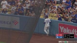 ドジャース戦中継で映った微笑ましい光景 急接近したテオファンがテンションMAXに