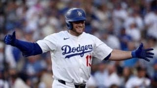 ドジャース34歳内野手のバックハグにキュン　誕生日の夫人へ祝砲2連発「愛する人よ」「あなたは毎日私を驚かせてくれます」