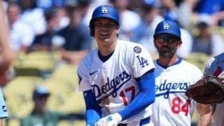 大谷翔平、試合中に見せた“お茶目な人柄”　一塁からヌートバーへ…完勝にご満悦の行動