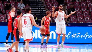 疑惑の判定！「中東の笛」「NBAでは吹かないけど…」日本代表選手が“微妙すぎるファウル”に困惑→解説者も苦言「どうしたらいいの？」