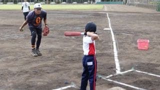 少年野球で危険な“バット投げ”をどう防ぐ？　プロも推奨…楽しく習慣化できる「入れたら1点」