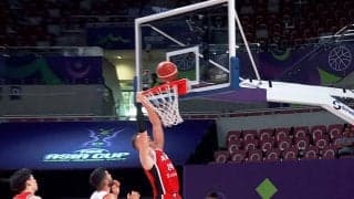 えっ、嘘だろ…？ 208cm日本代表主将が“ダンク失敗”で騒然「こんなことある？」「珍しいな」ホーキンソン依存を心配する声も