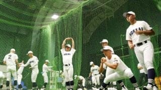 北海、順延で甲子園室内練習　宿舎ではウェートトレーニングして調整
