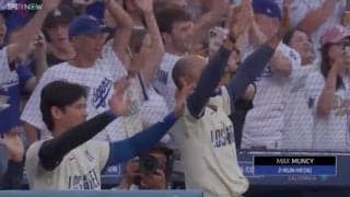 意外と珍しい？ 大谷翔平とベッツが並んで“腰振りダンス”…復活の絶好調男が今日もホームラン→カメラが捉えたリアクション