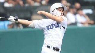 左手の指がない球児、甲子園初打席　スタンドからは拍手…第1打席は中飛