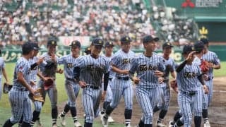東海大熊本星翔が豪雨被害受ける地元に捧げる1勝！応援団は甲子園に到着できずも終盤の集中打で2回戦進出！【25年夏甲子園】