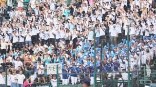 到着の遅れていた高川学園応援団の登場で甲子園は拍手喝采！大声援受けたナインは勝ち越しに成功！
【25年夏甲子園】