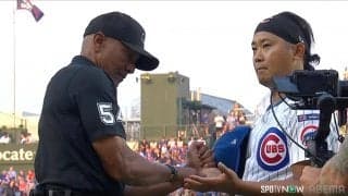 今永昇太に「ハッハッハ」現地実況“笑劇”の珍シーン 「手を洗うように言われた」きょとんとする“様子”を中継がイジる