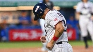 初回に緊急交代…燕オスナは「下半身の張り」　高津監督は軽症示唆「たぶん明日行ける」