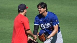 大谷翔平、古巣“凱旋”で異様な光景　記念撮影連発…大忙しでグラウンドなのに警備員並走