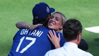 大谷翔平と再会した“お馴染み美女”　かつての本拠地でがっちりハグ→笑顔で記念撮影