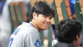 大谷翔平に抱きしめられた女性が「相変わらずお綺麗」　背中に手を回しニッコリ、SNS歓喜