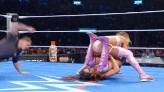 女子レスラー、“パンツを掴んで”丸め込みの大胆技…ベテランが見せたまさかの“機転”にファンもヒヤヒヤ「あわやだったな」