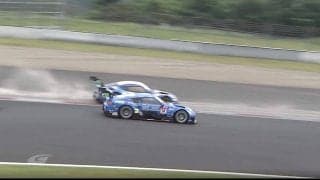 「お前なにしやがんねん！笑」日産Z、10秒ペナの決定的瞬間に“トヨタのレジェンド”が本音も「今ロックアップして」鋭く指摘