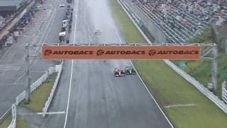 F1リザーブの岩佐が「ぶつけにいく位の気迫で」 初V決めた“鉄壁ブロック”の瞬間「1コーナーでのバトルが鍵だった」