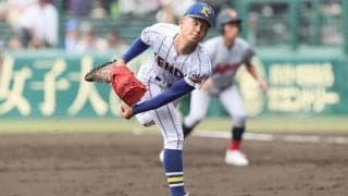 トミー・ジョン手術から復活した健大高崎・佐藤が2失点、センバツ制覇以来となる甲子園のマウンドも京都国際に追撃許す【25年夏甲子園】