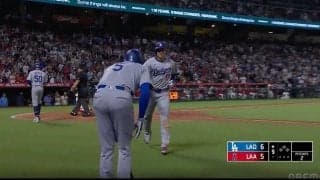 めっちゃウケる… 大谷豪快弾→フリーマンの“出迎えポーズ”が話題に「これはアカンw」「何度見てもじわじわくる」