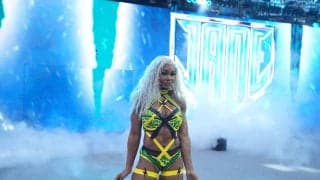 「凄えシックスパック」“超筋肉”女子レスラー、まるで“彫刻”完璧ボディの水着姿を披露「とんでもない肉体だ」