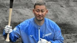 中日の中田翔が今季限りで引退　「満足するスイングできなくなった」