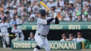 横浜のエース左腕が2試合連続ヒット！中学時代のチームメイトが本塁打も｢シャープな打撃｣で鮮やかセンター返し【25夏甲子園】