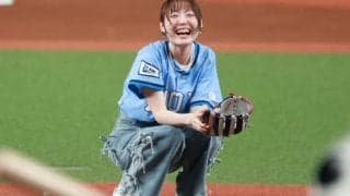 「ほんわか雰囲気に癒された！」人気美人声優が豪快足上げセレモニアルピッチ　大暴投→マウンドでしゃがみ込む姿に「萌え」