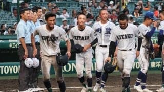 佐賀北・右腕エース稲富が「笑っていこう」と145球奮闘も思い届かず…「がばい旋風」ならずもファンからは温かい拍手【25年夏甲子園】