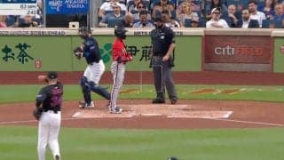 ウソでしょ…？ 千賀滉大の魔球で“異変”「大丈夫かw」ボールゾーンから落ちてくるフォーク→打者が動けなくなる「ドン引きやん」