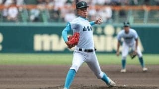 山梨学院が投手攻略、五回打者一巡の6点　岡山学芸館は1本が出ず