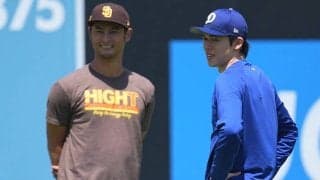 佐々木朗希がダルビッシュと談笑　3A登板終え本拠地へ…日本人コンビが再会、外野で18分間